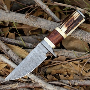 Couteau artisanal à lame pointue en damas avec étui en cuir, pour le camping, la survie et la chasse, vente en gros de couteaux de camping - Product Image 2