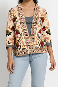 Chaqueta de Lona Bordada a Mano con Diseño Suzani, Patrones Florales Cosidos a Mano, Riqueza Cultural y Artesanía - Product Image 3