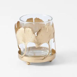 ที่วางเทียนโลหะลายใบไม้สีทอง Florence Fern พร้อมกระจกสำหรับตกแต่งบ้าน - Product Image 2