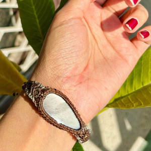 Pulsera de Macramé Chapada en Oro Vintage Hecha a Mano con Piedra Lunar, Ajustable, con Gema Blanca Natural, Joyería Boho con Cordón Tejido para Mujer, Regalo - Product Image 5