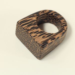 RR ENTERPRISES Bague en bois et résine faite à la main d'Inde pour une élégance quotidienne, accent parfait pour la collection de tapis et de coussinets - Product Image 1