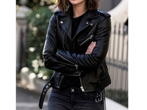 Veste de motard en cuir véritable noir pour femme, coupe ajustée, fermeture éclair asymétrique - Product Image 1
