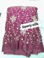 Tissu d'embroidery Spacy : des points de broderie dans la solitude, la beauté dans les espaces respirants, broderie premium Spacy.