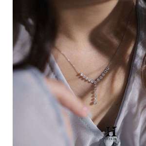 Collier en or 18 carats en forme de Y avec pendentif diamant, bijoux élégants et raffinés pour femmes - Product Image 4