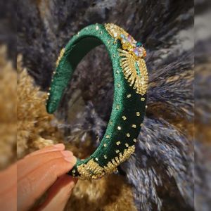 Bandeau pour cheveux brodé traditionnel avec des perles complexes faites à la main et un design décoratif élégant - Product Image 5