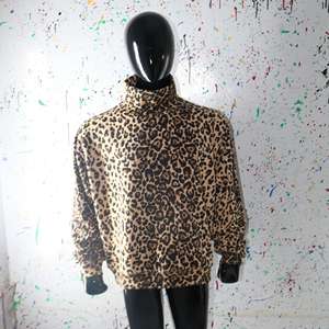 Sudadera LEOPARDS con cuello alto 100% algodón, sudadera de cuello ancho URBAN PRODUCTIONS - Product Image 2