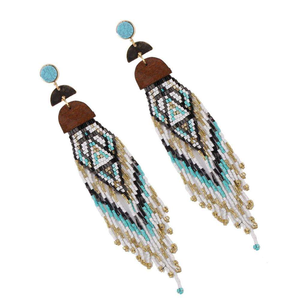 Boucles d'oreilles pendantes artisanales pour femme, motif cactus à pompons, ciel bleu, lune, soleil, rose pastel, perles Miyuki, par MD HANDICRAFTS - Product Image 6