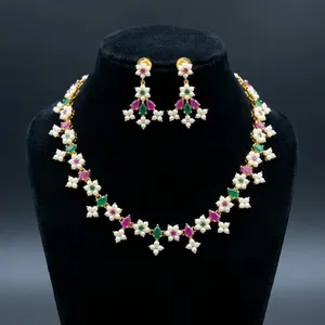 Collier de luxe en zircon et perles d'imitation plaqué or pour femme, idéal pour mariages et fêtes - Vente en gros Bhargavi - Product Image 4