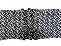 Tissu brodé géométrique Chevron de luxe en promotion – Matière en coton noir de haute qualité avec motif zig-zag cordonné blanc