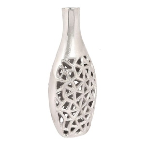 Vase en aluminium élégant et floral pour une présentation intérieure de luxe, doté d'un caractère décoratif sophistiqué et d'une beauté moderne pour la maison. - Product Image 5