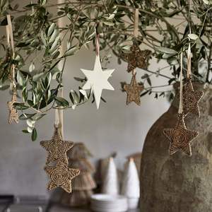 Ornement de Noël en rotin tressé avec sangle en ruban, figurine suspendue artisanale pour la décoration d'arbre d'hiver - Product Image 2