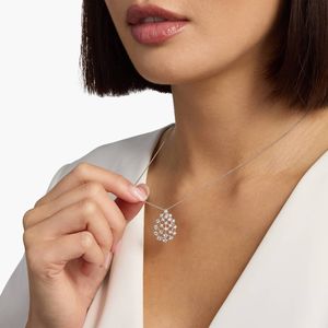 สร้อยคอจี้เพชรทรงหยดน้ำแบบฉลุลายทองคำขาว 14K เพชรเพาะเลี้ยง - Product Image 4
