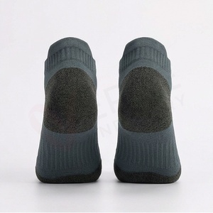 Chaussettes de sport pour hommes, motif géométrique, tricotées, respirantes, en spandex et polyester, style classique, été - Product Image 2