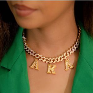 Collier chaîne maille cubaine doré avec pendentif lettre, bijou fantaisie pour femme, collier tendance, cadeau, accessoires pour fêtes et usage quotidien - Product Image 1