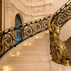 Rampe d'escalier de luxe en fer forgé doré avec tête de bœuf, balustrade ornementale et main courante en marbre pour villa et hôtel - Product Image 2