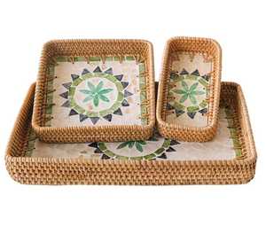 Assiette de service ronde en rotin artisanale, design bohème, écologique, passe au lave-vaisselle – Idéale pour la décoration intérieure et les présentations festives - Product Image 1