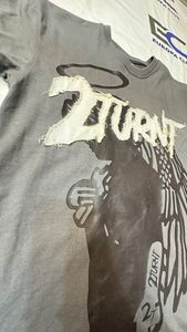 T-shirt en denim 100% coton, effet usé, avec appliqué, logo personnalisé, coupe ample, streetwear, respirant - Product Image 6