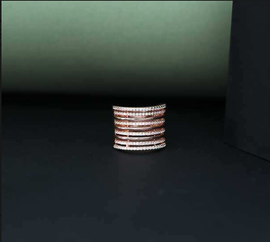 Anillo de Diamantes Pavé de Lujo con Múltiples Capas - Product Image 1