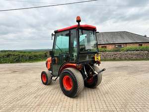 For B2230 22HP 4WD Diesel Compact Tractor with Gear Drive Full Glass Cab Grass Tyres High/Low/Medium Box 3-Year Warranty - Product Image 5
