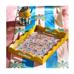 Bandeja de Servir de Madera Amarilla con Base Decorativa Impresa a Color para Desayuno, Té y Café en Casa - Product Image 1