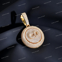 Chaîne cubaine plaquée rhodium avec pendentif rond serti de pierres de moissanite étincelantes, bijou de caractère