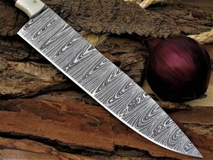 Cuchillo de Chef Damasco Hecho a Mano con Hoja de Acero al Carbono y Mango de Madera, Ambidiestro, 10-11.9 pulgadas, para Cortar en la Cocina y Preparar Alimentos - Product Image 3
