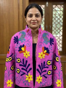 Chaqueta de Mujer de Diseño Bohemio, en Tela de Algodón TNT Rosa, con Bordado a Mano de Aves y Flores Artísticas, Cuello Alto y Manga Larga - Product Image 3