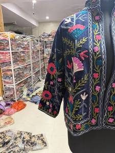 Chaqueta de terciopelo bordada a mano para mujer, cuello mandarín, manga larga, estampado floral, estilo Prairie Chic, ropa de otoño, regalo para ella - Product Image 2
