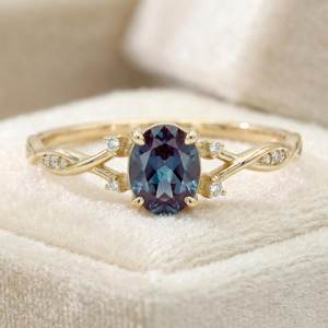 Anillo de Compromiso Ovalado con Alejandrita, Plata de Ley 925, Chapado en Oro de 14K, Gema que Cambia de Color, Banda Vintage - Product Image 2