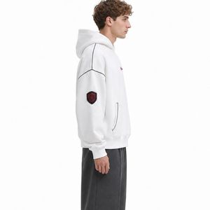 Diseñado con tela suave y transpirable para una máxima comodidad y rendimiento durante todo el día. Sudadera con capucha extragrande para hombre. - Product Image 4
