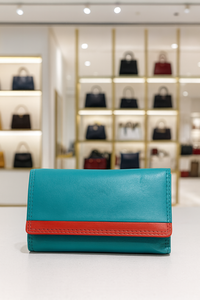 Élégante mini pochette WRIZA en cuir véritable bleu sarcelle avec fermeture éclair, poche avant, sangle à bouton-pression, portable et durable pour le rangement quotidien de pièces de monnaie, cartes et clés - Product Image 4