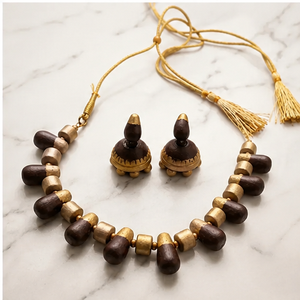 Ensemble de collier religieux traditionnel en bois perlé avec accents plaqués or et boucles d'oreilles assorties - Cadeau - Product Image 6