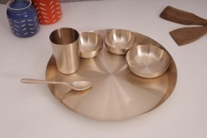 Service de table artisanal en laiton avec verres, bols et cuillères – Vaisselle traditionnelle pour restaurant et mariage - Product Image 3