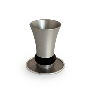 Meilleures ventes : Ensemble de coupe et soucoupe Kiddush en argent métallisé, écologique et personnalisable, style minimaliste, pour Shabbat juif, Judaica - Product Image 1
