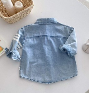 Camisa de Mezclilla Azul Claro para Bebé Niño, Manga Larga, Cuello Camisero con Bolsillo, Estilo Casual - Product Image 6