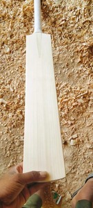 Batte de cricket en saule du Cachemire de haute qualité, lame durable, équilibre parfait, légère, pour entraînement et matchs - Product Image 3