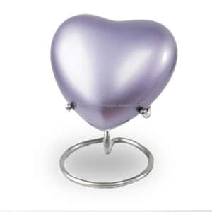 Urnes décoratives en forme de cœur en métal finies à la main avec de belles courbes et une construction solide, idéales pour la conservation des cendres d'animaux domestiques ou humaines - Product Image 4