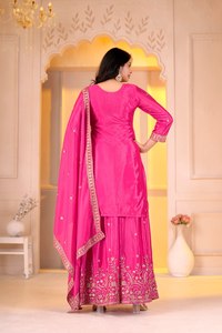 Ensemble Kurti Sharara et Dupatta pour femme, design ethnique, en Chinon brodé de sequins, infroissable et extensible |   Vêtements de fête - Product Image 3