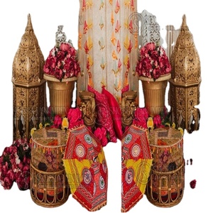 Lámparas de Madera Marroquíes Shobha Jain Impex para Escenarios de Boda - Product Image 1