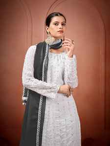 Ensemble Salwar en soie Taby indienne pakistanaise tendance, couleur lavande, dernière collection exclusive, vêtements ethniques pour femmes, pour fêtes et mariages - Product Image 5