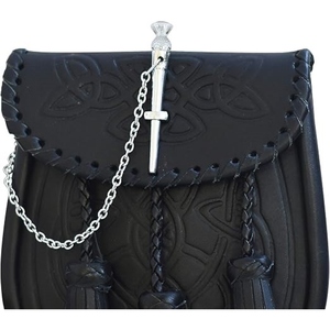 Sporran en cuir noir de qualité supérieure avec motif celtique en relief, chaîne décorative argentée, trois pompons, pour kilt écossais traditionnel - Product Image 4