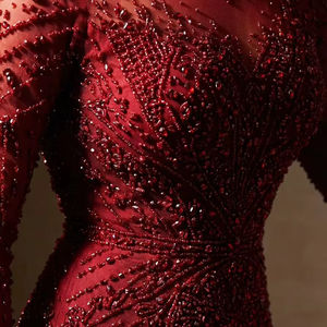 Robe de soirée sirène élégante à sequins bordeaux, col montant, manches longues, prix direct usine, pour mariage et tapis rouge - Product Image 2