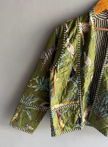 Veste matelassée verte à imprimé animal, manches chauve-souris, poches plaquées, style bohème, cadeau pour elle - Product Image 2