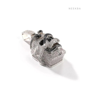 Colgante de Calavera con Serpiente – Joyería Gótica, Calavera Oscura con Serpiente Negra de Moissanita en Plata de Ley 925 - Product Image 5