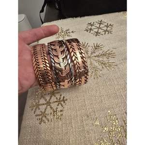 Boutons de manchette et bracelets ethniques anciens en laiton et en cuivre faits à la main, accessoires de mode en cristal - Product Image 3