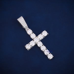 Colgante personalizado de moissanita con claridad VVS, listo para enviar, para hombre y mujer, colgante de la mejor calidad, probado con el detector de diamantes. - Product Image 2