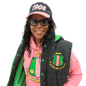 Gilet matelassé à capuche noir et vert AKA avec doublure en sherpa, veste d'hiver chaude décontractée pour femme avec accent rose - Product Image 3