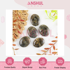 หินลาบราดอไรต์ธรรมชาติทรงรีขัดเงาขนาด 2.5 นิ้ว น้ำหนัก 1 กิโลกรัม สำหรับการปกป้องและปรับสมดุลพลังงาน จากอินเดีย Anshul Impex - Product Image 2