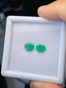 Paire d'émeraudes naturelles de Zambie, taille ovale, 2,12 carats, qualité AAA, belle couleur, coupe et polissage parfaits pour la création de bijoux. - Product Image 6