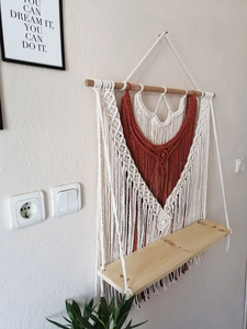 Hermoso Estante Flotante Decorativo de Macramé Hecho a Mano con Cuerda de Algodón y Madera de Pino para Decoración del Hogar, Blanco y Granate - Product Image 3